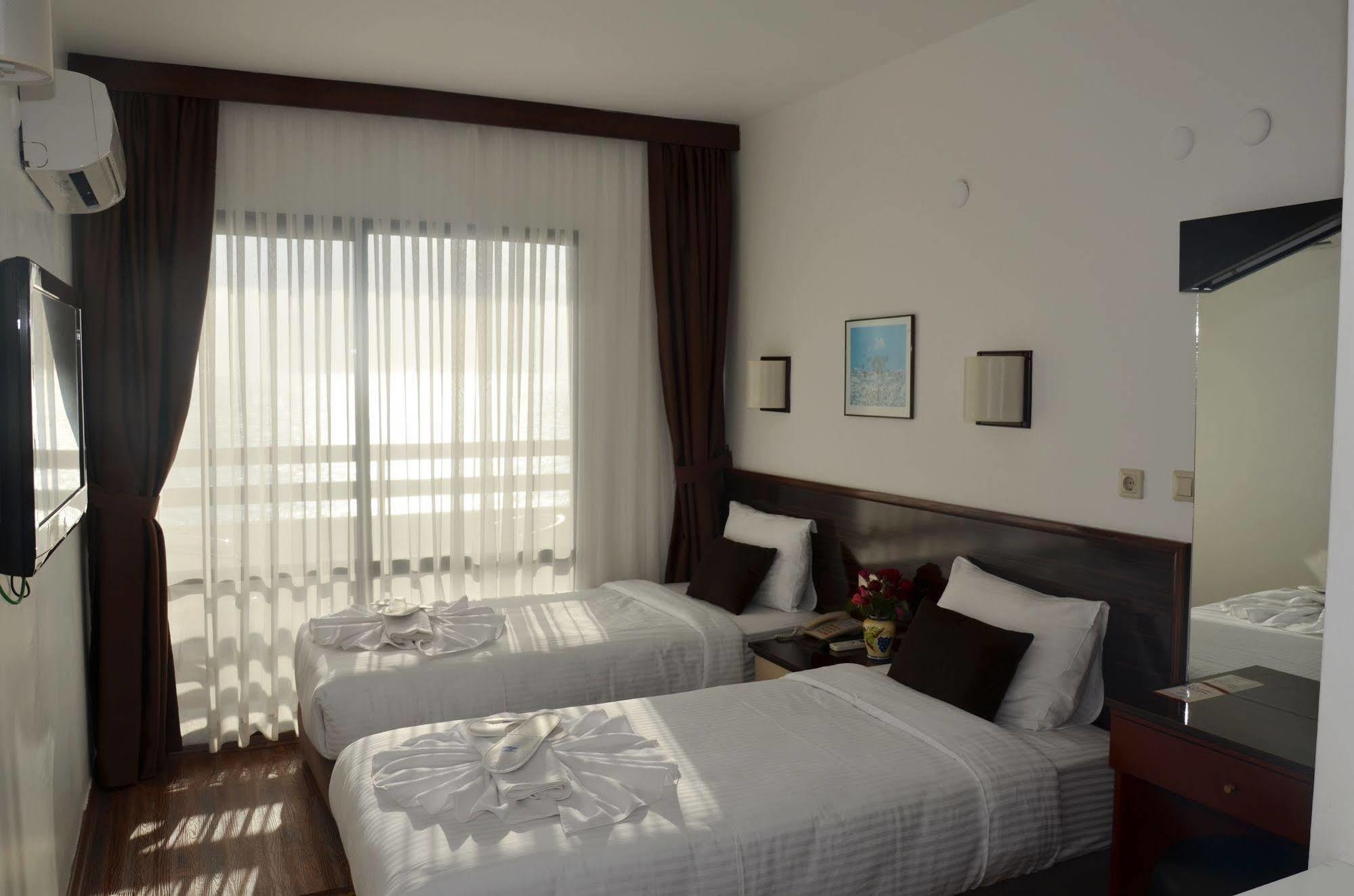 Sunday Hotel